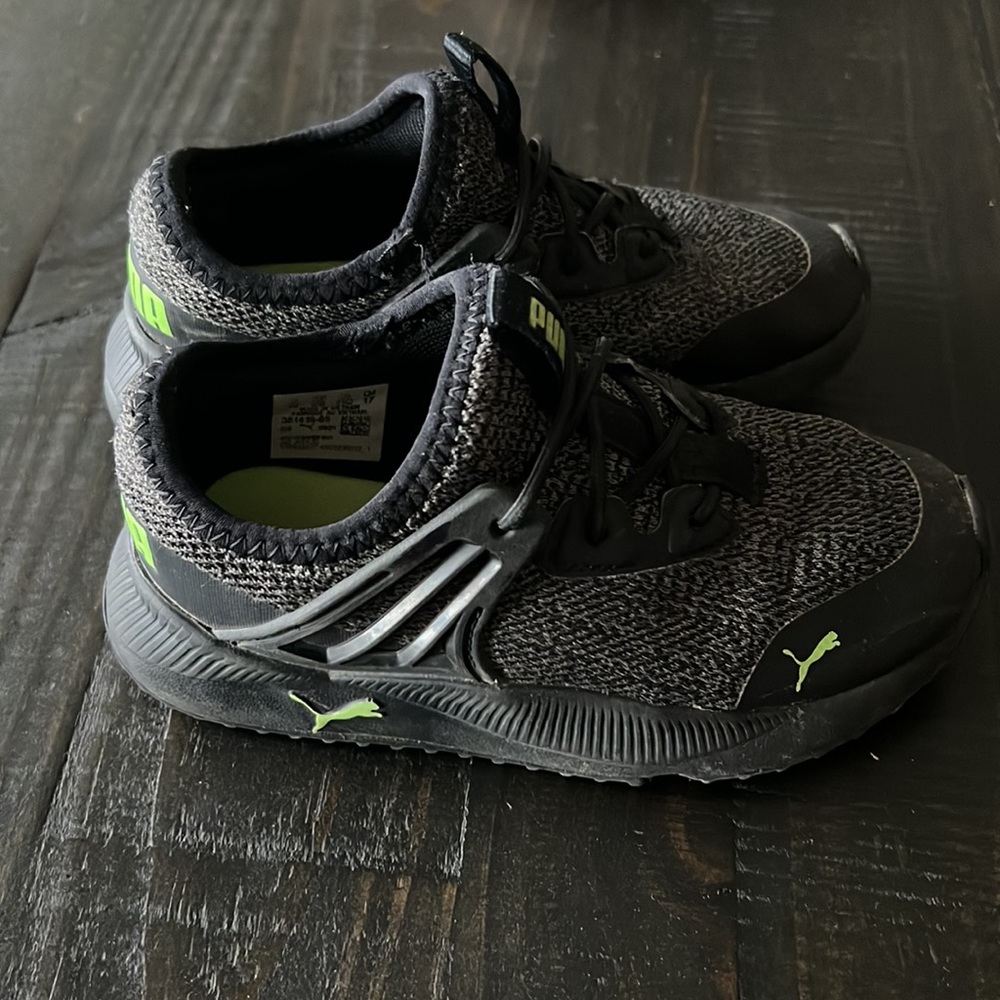 Toddler boys puma tennis shoes